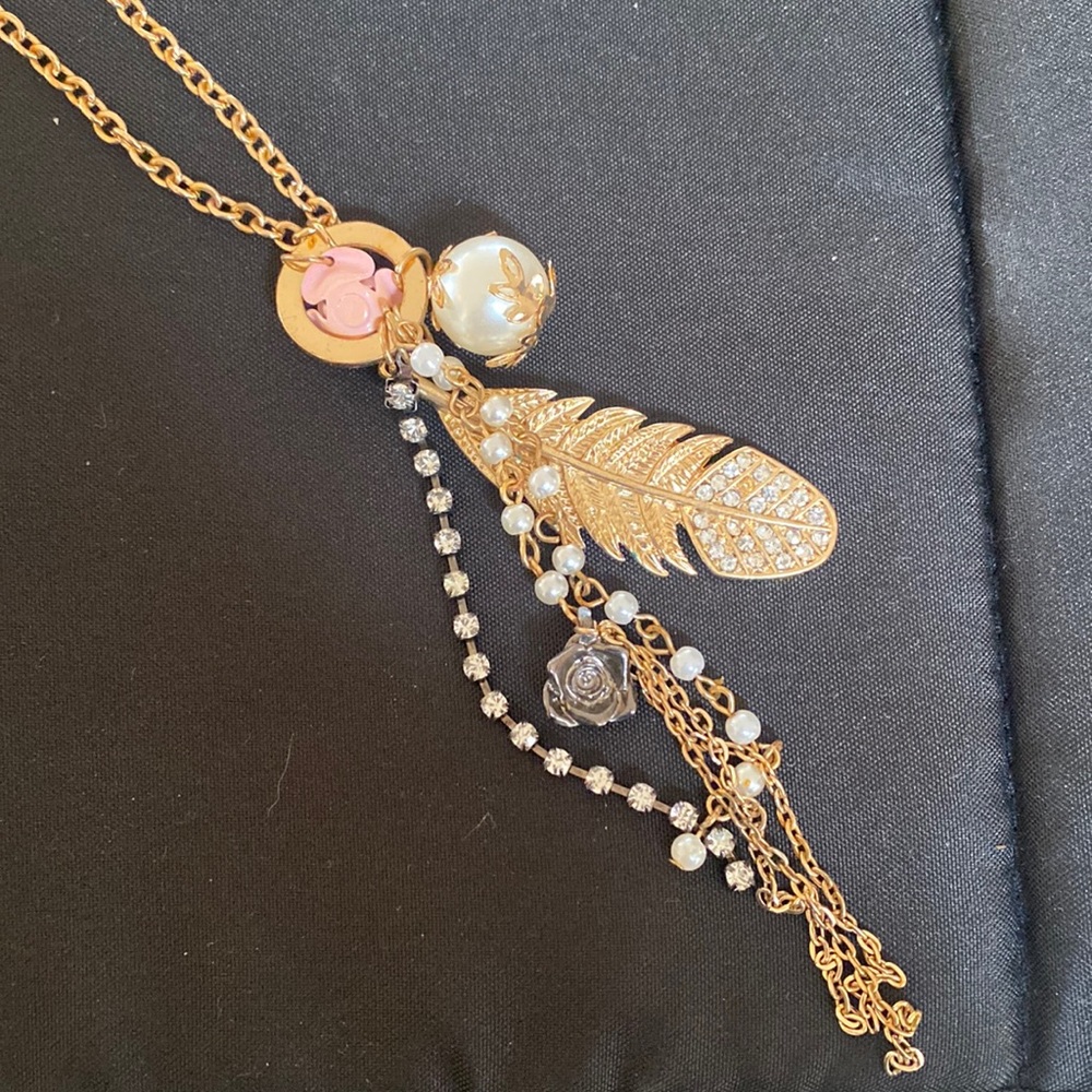 Necklace gold roses leaf